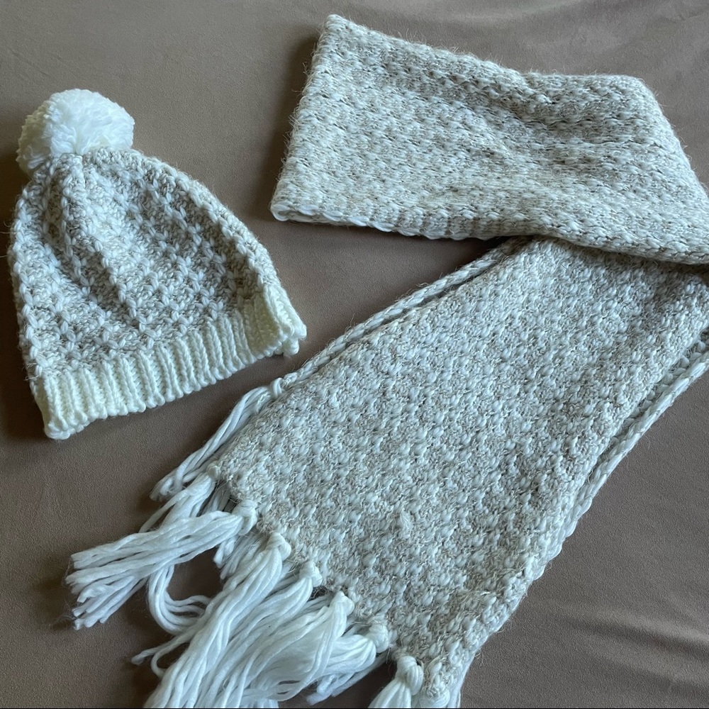 NWOT Matching Hat and Scarf